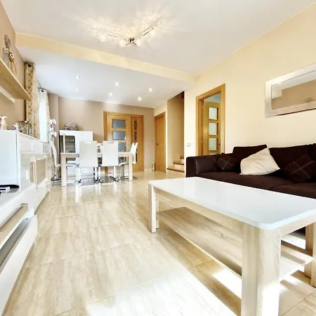 Jasmina Well Equipped With Air Conditioning & Private Swimming Pool Ideal For Families *